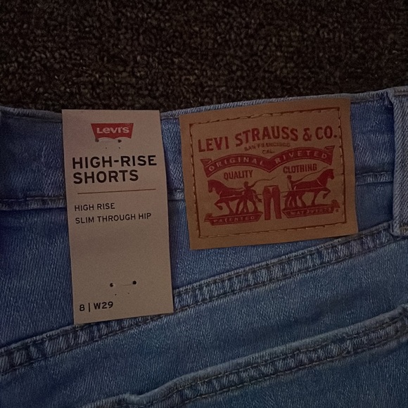 Levi’s High-Rise Shorts - Picture 3 of 3